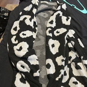 Cardigan black and white